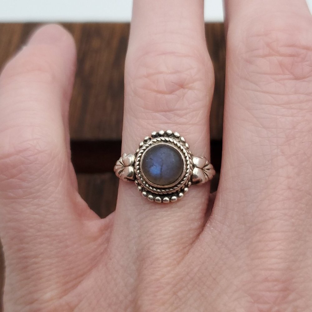 Size 7 925 Sterling Silver Fancy Accent Worn Labradorite Ring